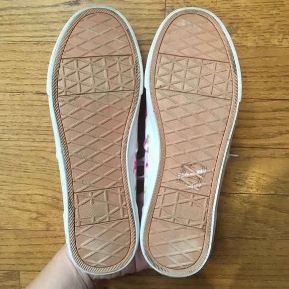 Forever 21 - Sneaker with Roses - Picture 3 of 8